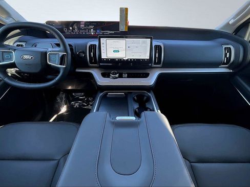 New 2025 Ford Expedition Active image 7