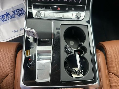 Used 2025 Audi Q8 Prestige image 21
