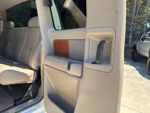 Used 2004 GMC Sierra 1500 SLT w/ Light Duty Power Package RWD image 12