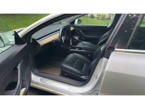 Used 2020 Tesla Model 3 Standard Range RWD image 5