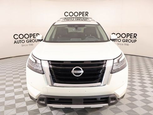 Used 2024 Nissan Pathfinder Platinum image 10