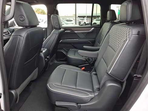 Used 2024 GMC Acadia Denali w/ Super Cruise Package image 10