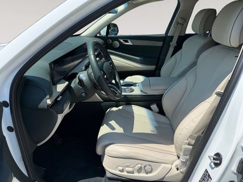 Used 2025 Genesis GV80 2.5T Prestige AWD/4WD image 2