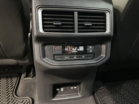 Certified 2025 Volkswagen Atlas Peak Edition SE image 26