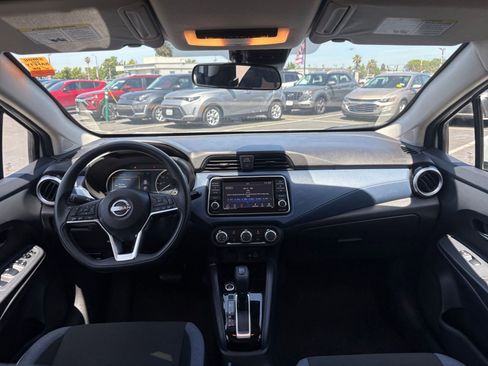 Used 2025 Nissan Versa SV FWD image 31