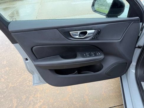 Used 2025 Volvo S60 B5 Core FWD image 12