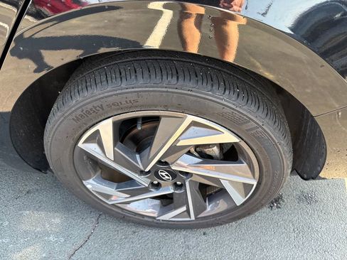Used 2025 Hyundai Elantra SEL FWD image 27