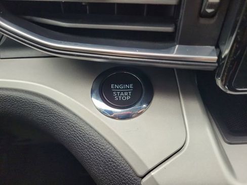 Used 2022 Ford Explorer XLT w/ Equipment Group 202A image 29