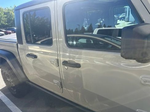Used 2022 Jeep Gladiator Mojave w/ LED Lighting Group AWD/4WD image 10