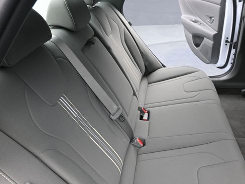 Certified 2024 Hyundai Elantra SEL w/ Convenience Package image 13