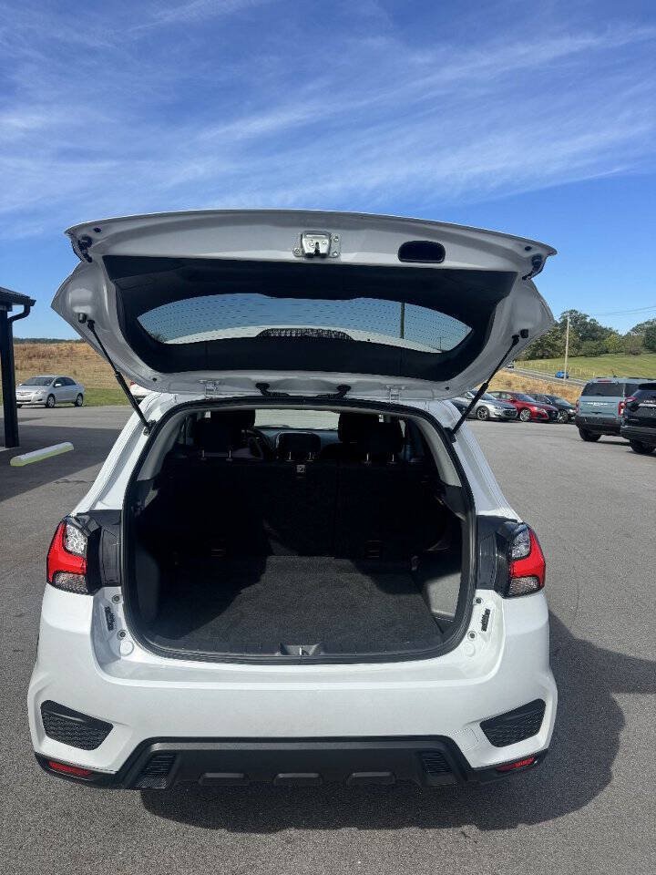 Used 2025 Mitsubishi Outlander Sport LE AWD/4WD image 5