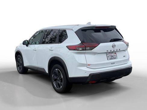 Used 2024 Nissan Rogue SV image 3