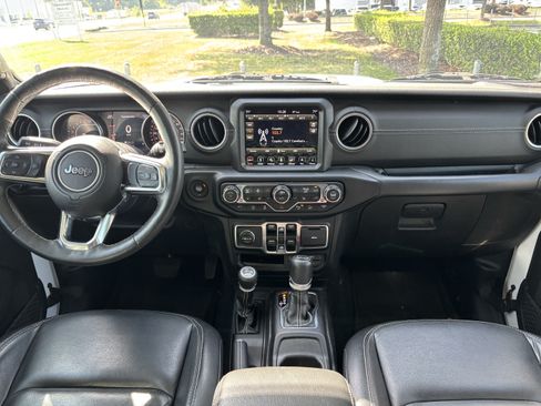 Used 2019 Jeep Wrangler Unlimited Sahara AWD/4WD image 30