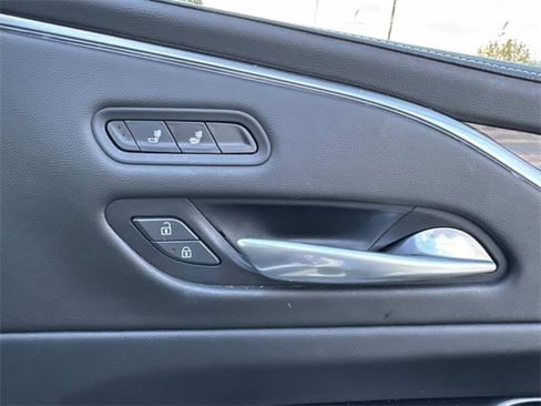 Used 2022 Cadillac Escalade Luxury image 9