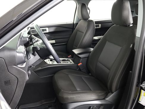 Used 2023 Ford Explorer XLT AWD/4WD image 29