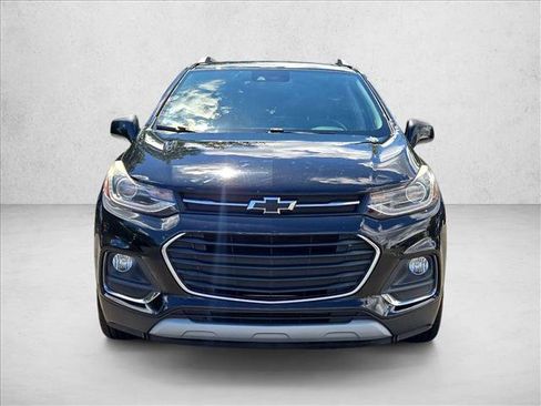 Used 2019 Chevrolet Trax Premier w/ Midnight Edition FWD image 2