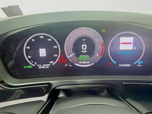 Certified 2025 Porsche Cayenne S image 15