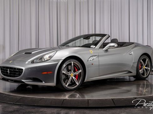 Used 2014 Ferrari California image 11