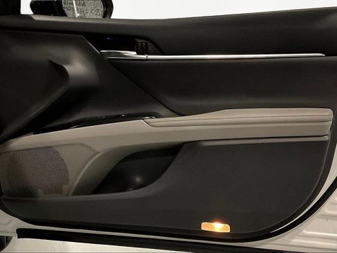 Used 2020 Toyota Camry XLE FWD image 27