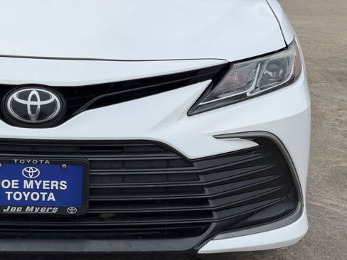 Used 2021 Toyota Camry LE FWD image 4