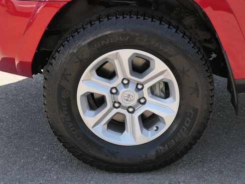 Used 2022 Toyota 4Runner SR5 Premium AWD/4WD image 10