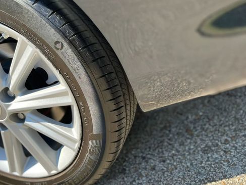 Used 2012 Toyota Camry XLE w/ Leather Pkg image 32