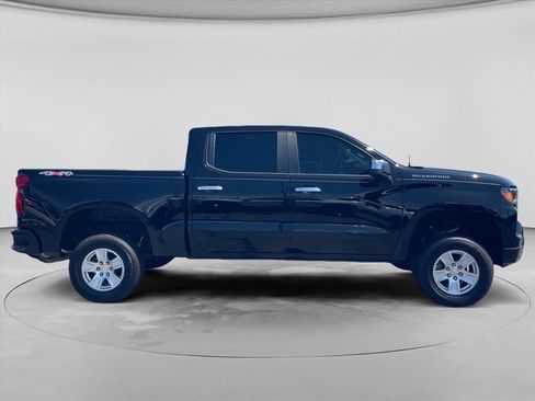 Used 2023 Chevrolet Silverado 1500 Custom AWD/4WD image 9