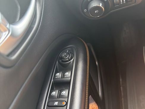 Used 2018 Jeep Compass Limited AWD/4WD image 9