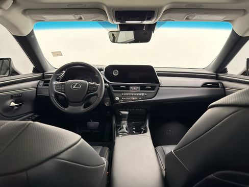 Used 2023 Lexus ES 300h w/ Luxury Package FWD image 17