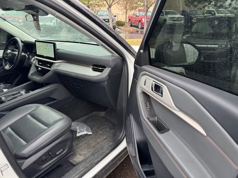 Certified 2025 Ford Explorer Active w/ Active Comfort Package AWD/4WD image 31