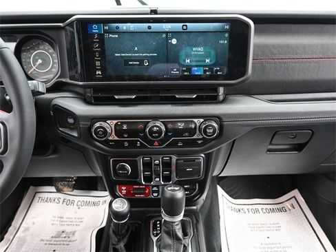 Used 2024 Jeep Wrangler Unlimited Rubicon image 16