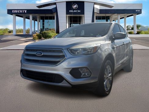 Used 2019 Ford Escape SE image 4