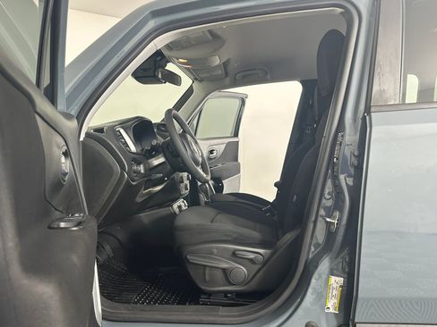 Used 2018 Jeep Renegade Latitude image 24