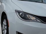 Used 2020 Chrysler Pacifica Touring-L image 5