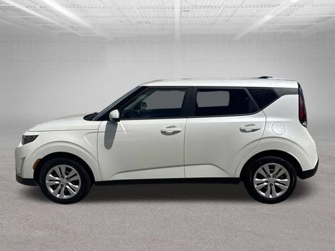 Used 2023 Kia Soul LX FWD image 2