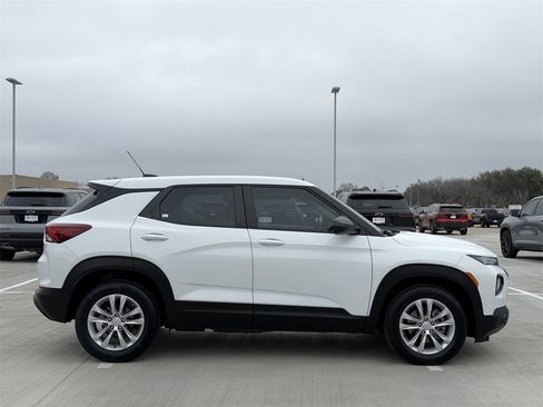 Used 2023 Chevrolet TrailBlazer LS image 3