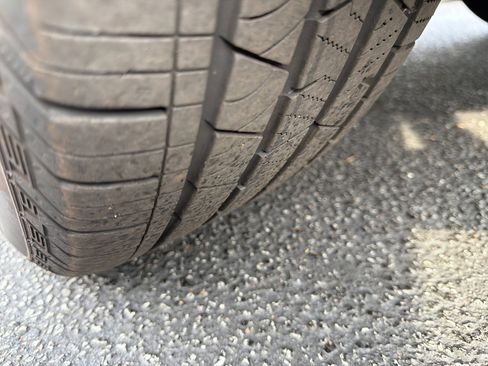 Certified 2025 Volvo XC60 B5 Plus image 12