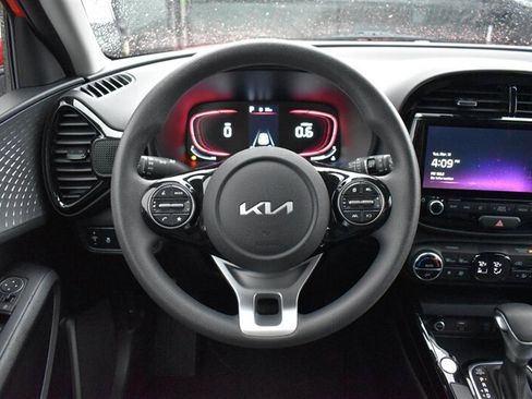 Used 2023 Kia Soul S FWD image 13