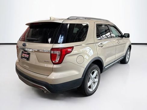 Used 2017 Ford Explorer XLT w/ Equipment Group 202A AWD/4WD image 6