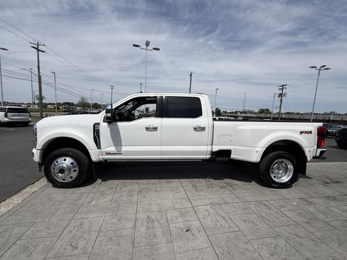 Used 2024 Ford F450 Platinum w/ FX4 Off-Road Package AWD/4WD image 3