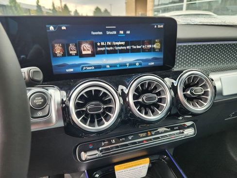 Used 2026 Mercedes-Benz GLB 250 4MATIC image 21