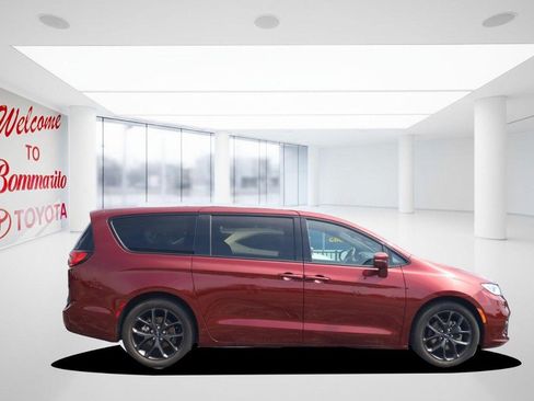 Used 2021 Chrysler Pacifica Touring-L w/ Premium & Safety Sphere Group FWD image 5