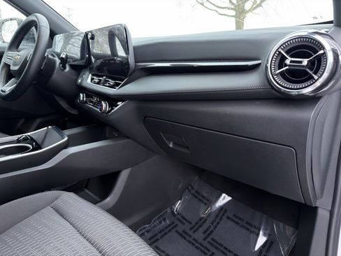 Used 2025 Chevrolet Equinox LT image 24