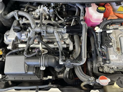 Used 2016 Toyota Prius C Two image 31