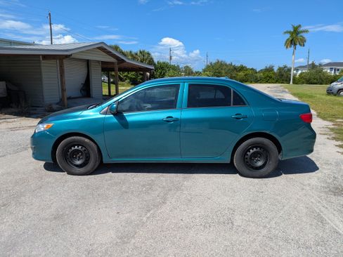 Used 2010 Toyota Corolla LE FWD image 10