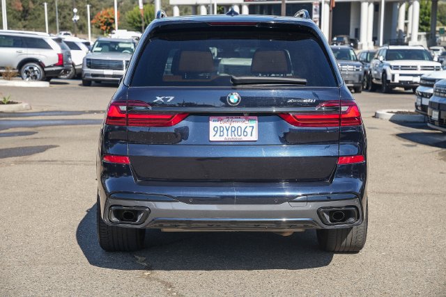 Used 2022 BMW X7 xDrive40i w/ M Sport Package AWD/4WD image 4