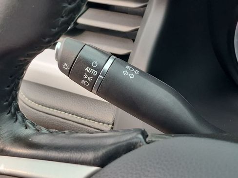 Used 2019 GMC Acadia SLE FWD image 26