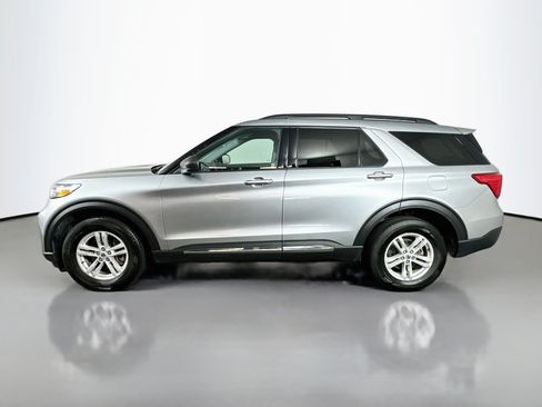 Used 2024 Ford Explorer XLT w/ Equipment Group 202A AWD/4WD image 4