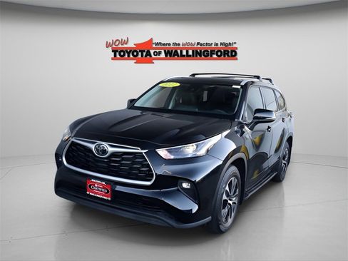 Certified 2022 Toyota Highlander XLE image 1