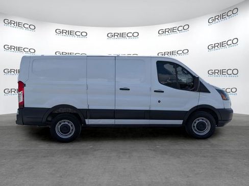 Used 2018 Ford Transit 250 130 Low Roof RWD image 5